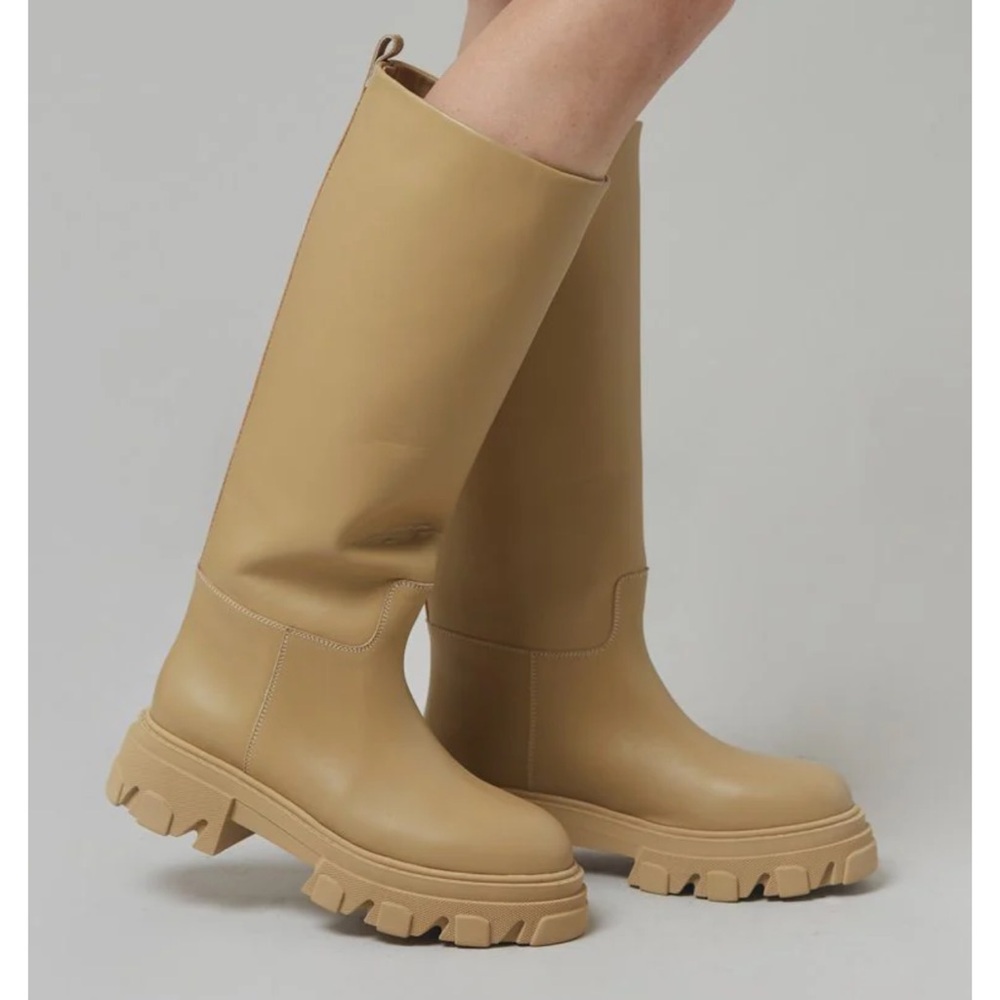 Gia x Pernille Teisbaek Beige Calfskin Leather
Chunky Platform Boots